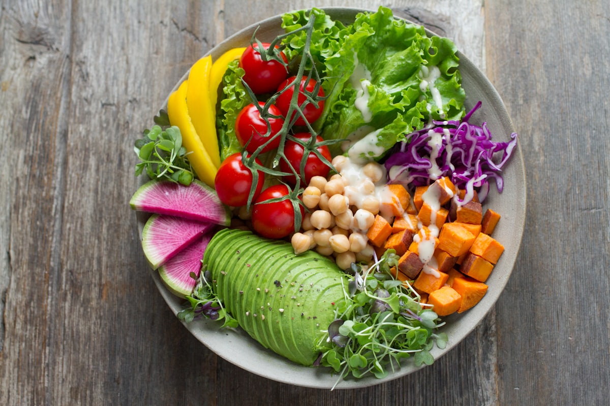 Balanced lunch with lean protein and vegetables